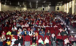 ÇOCUKLAR KARAGÖZ VE HACİVAT İLE EĞLENDİ